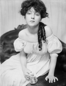 1024px-Evelyn_Nesbit_12056u