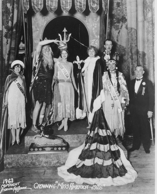 1926-crowned-by-king-neptune1925-looks-on-1